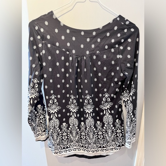 2/$20 New long sleeve tunic shirt sz small - Picture 3 of 5